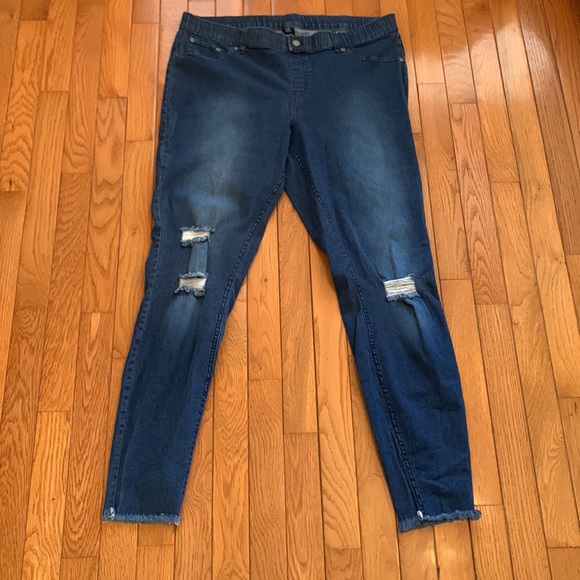 Hue Pull On Jeans (Blue) - Picture 3 of 13